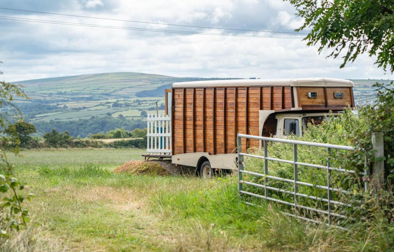 Penrhiw Farm B & B Goodwick ภายนอก รูปภาพ